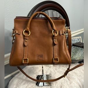 Dooney and Burke Florentine Large Satchel Color: Natural. 🔥🔥EUC🔥🔥